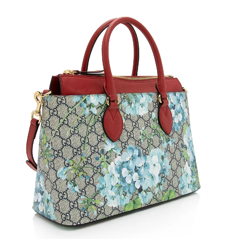 Women Gucci crossbody bags with a printed floral patternGucci GG Supreme Blooms Medium Zip Tote (SHF-cLTm3j)