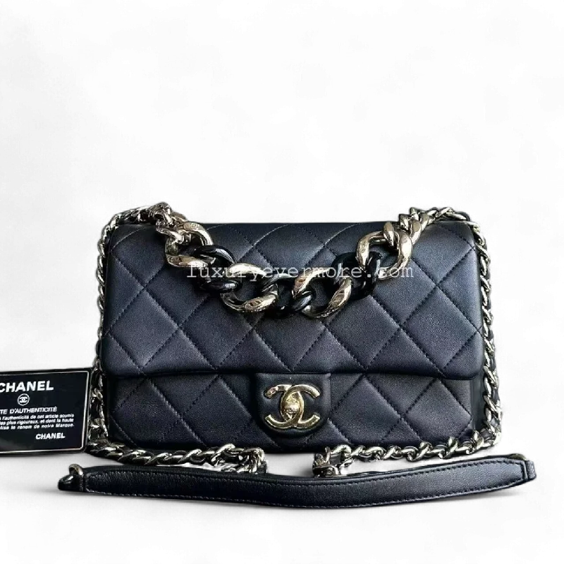 Chanel Classic Flap Bag for Evening PartyChanel 2020 Elegant Resin Chain Flap - Quilted Lambskin Black Golden Hardware Sereis 28