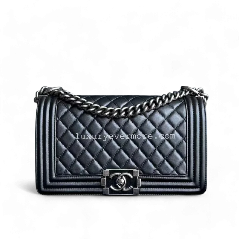 Chanel Luxury Handbag for High - End EventsChanel Boy Medium - 25CM Quilted Calfskin Black Silver Hardware Series 20