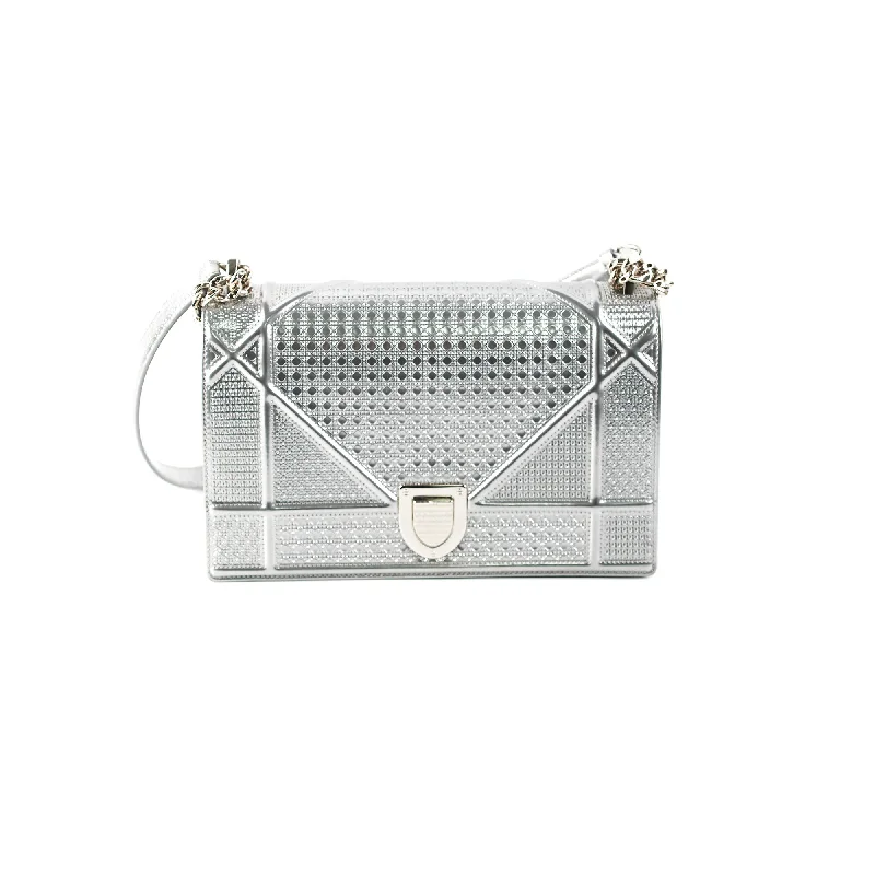 Fashion - forward Christian Dior tote bags for the modern womanDior Medium Diorama Metallic Silver