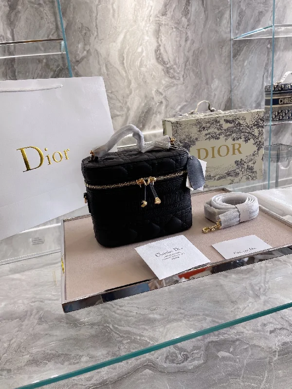 Fashion - forward Christian Dior tote bags for the modern womanGlitzyBags - Designer bags by Dior 215